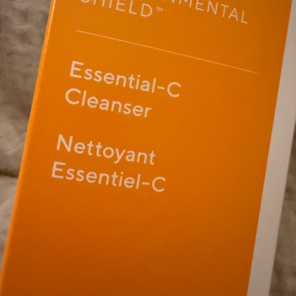 Murad Essential-C Cleanser - Orange - Picture 2 of 5